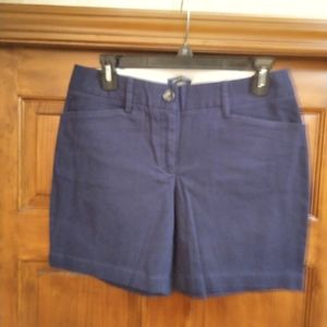 Lands' End navy size 4P Mid Rise shorts 7" inseam